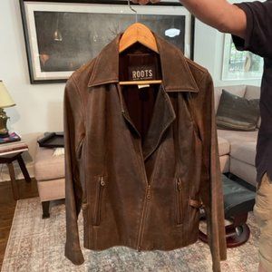 Fall into Leather.  On trend vintage brown leather Roots women's jacket, size 8
